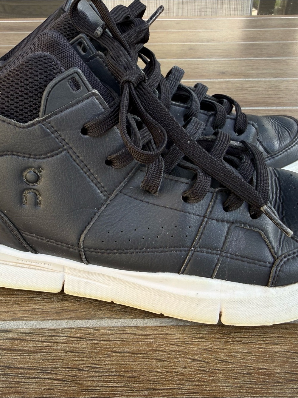 On Cloud the Roger sneaker